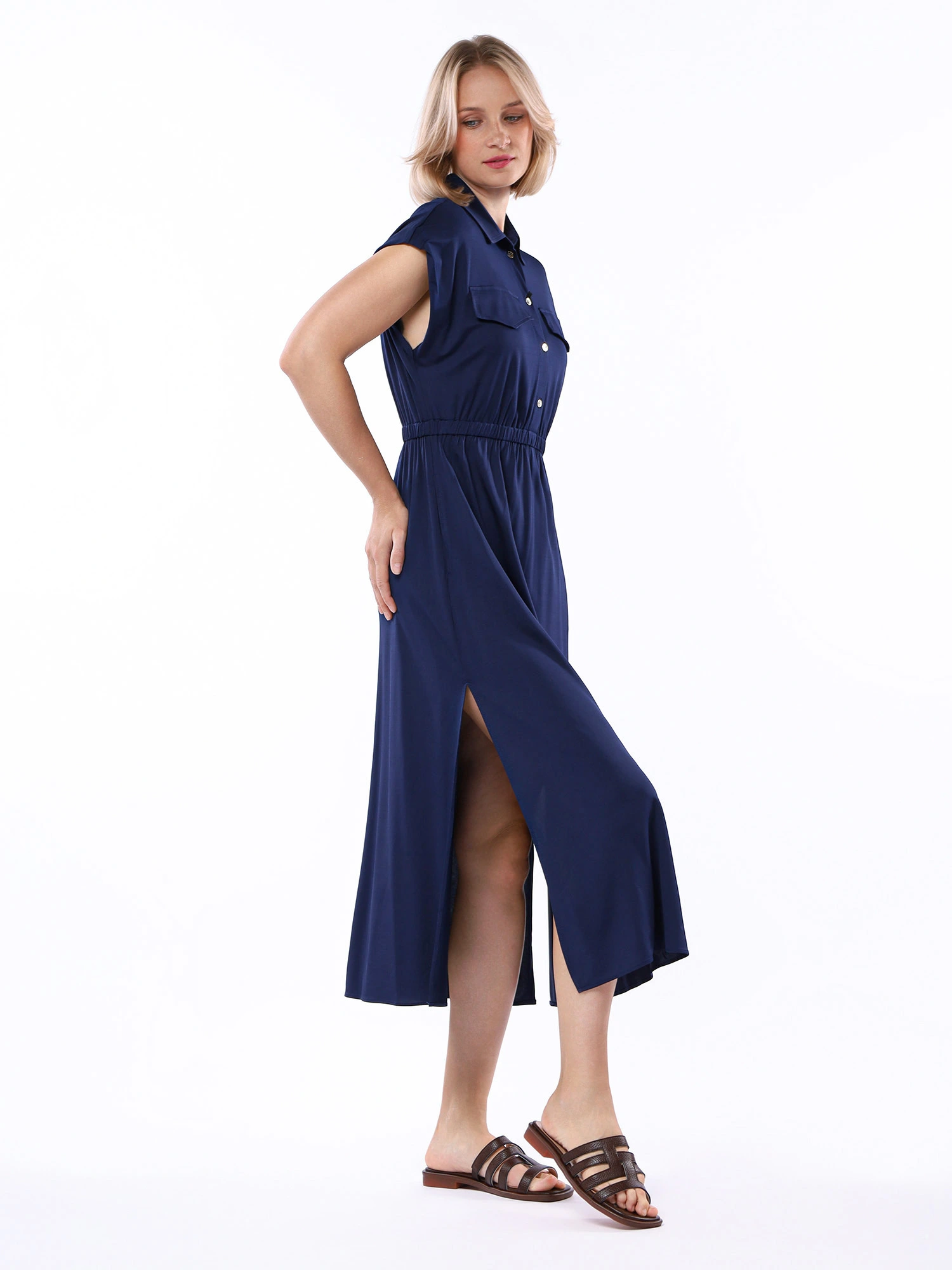 Платье из смесовой вискозы с боковыми разрезами